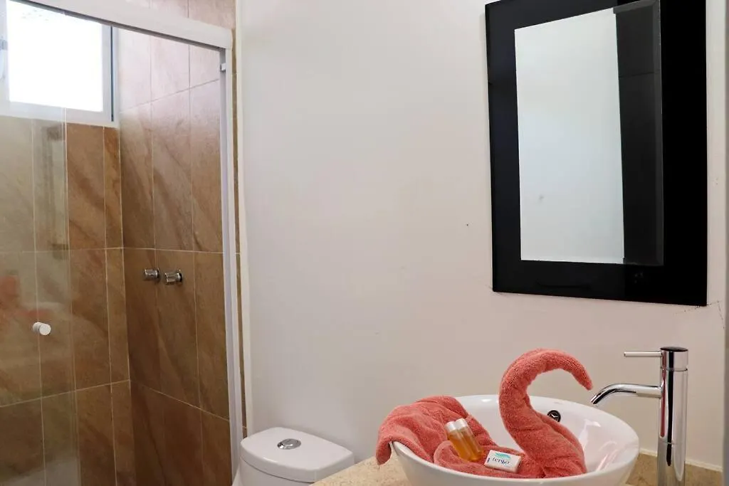 View And Access To The Lagoon~Kg Sz Bed, A/C, Wifi Cancún Appartement